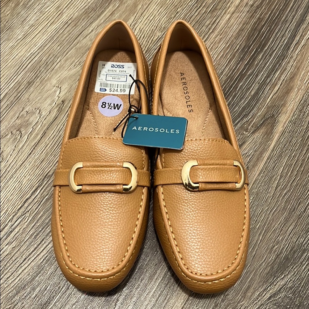 NWT LEATHER FLATS